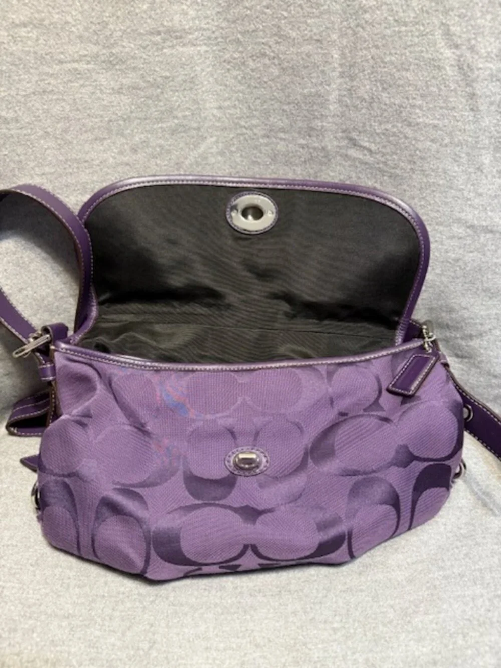 COACH purse - gorgeous and in excellent condition! - Picture 15 of 16